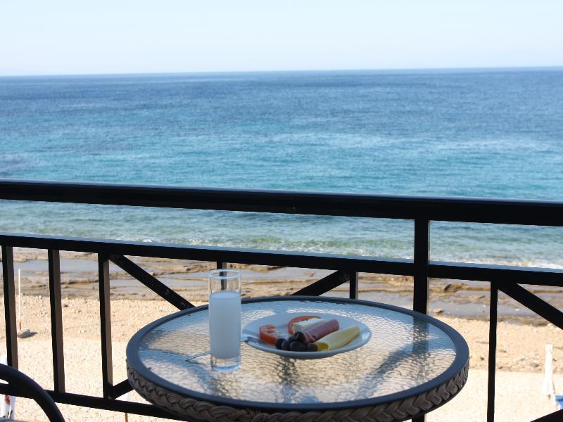 Pebble Beach Hotel Plomári Kültér fotó