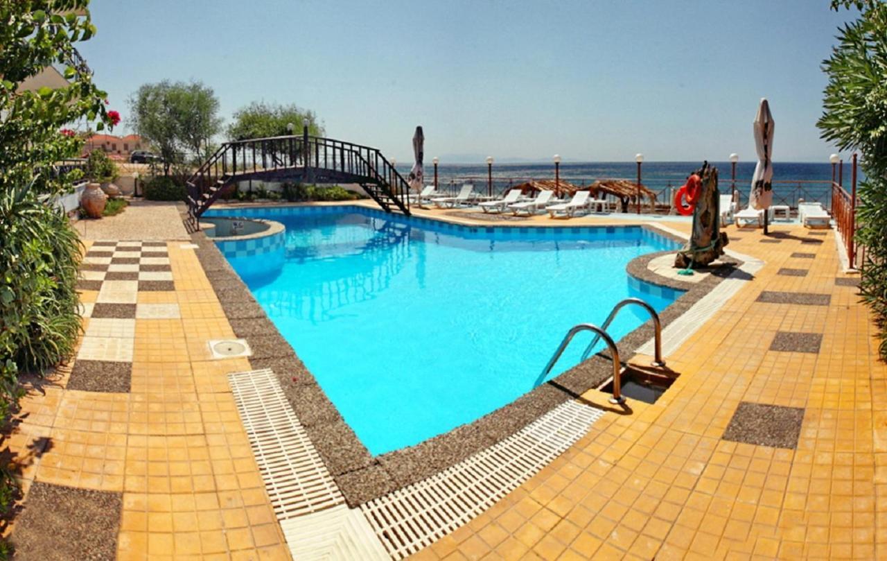 Pebble Beach Hotel Plomári Kültér fotó