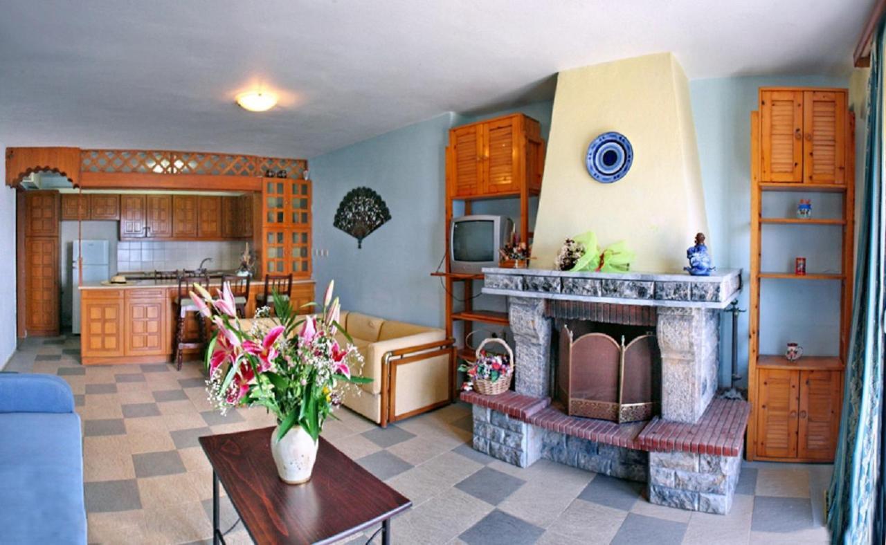 Pebble Beach Hotel Plomári Kültér fotó